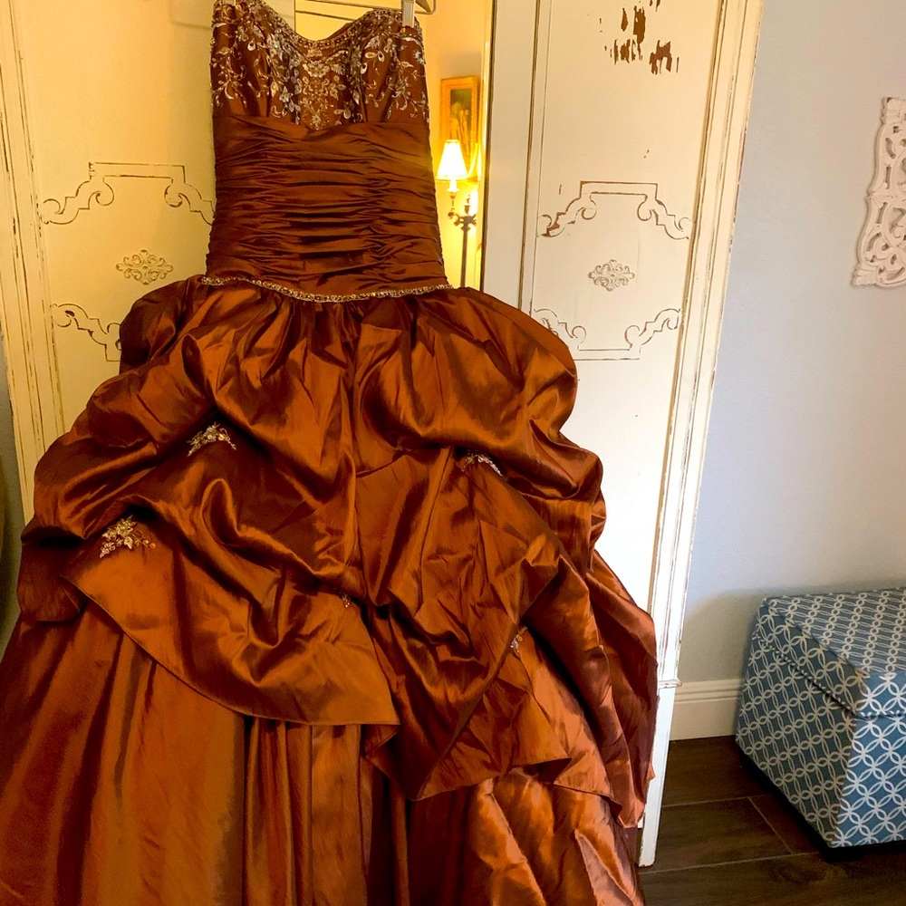 Stunning bronze brown with gold hues SWEET 16 or Quince Gown worn ONCE